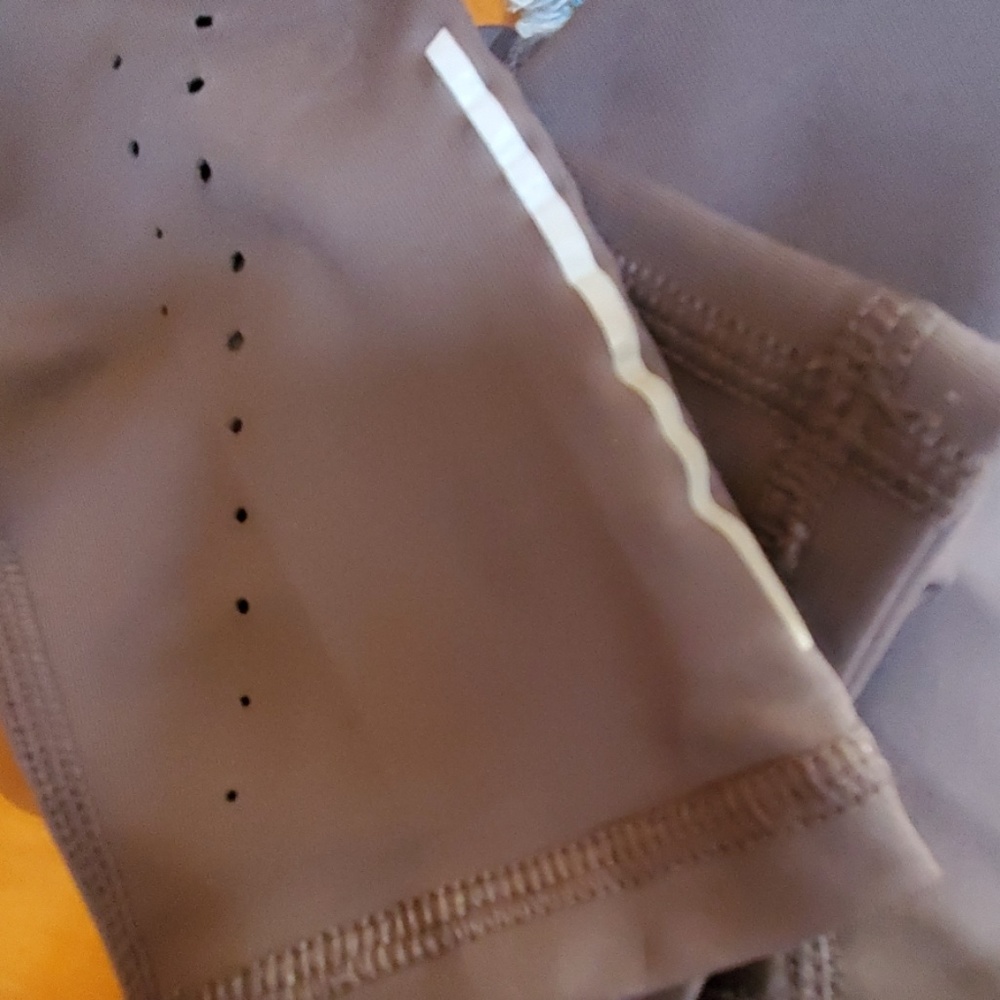 Running midrise laser cut legging - Picture 3 of 6